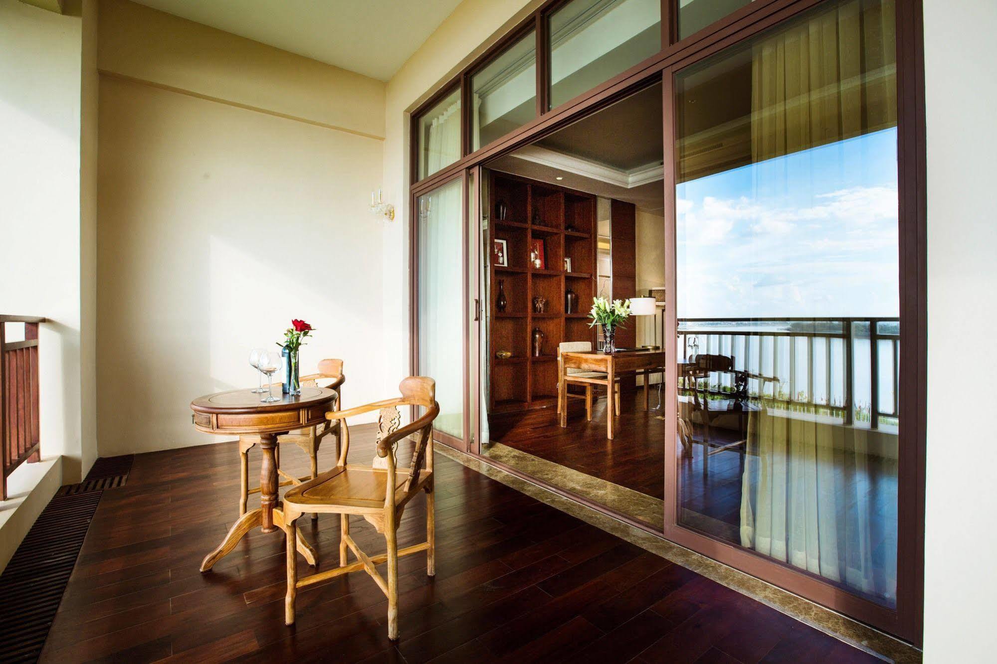 Landmark Mekong Riverside Hotel Vientiane Exteriör bild
